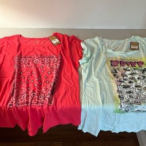 Two Bass new with tags 100% Cotton short sleeve teeshirt fits M-L light red &Grn